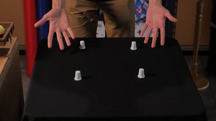 The Flying Thimbles by Vernet Magic